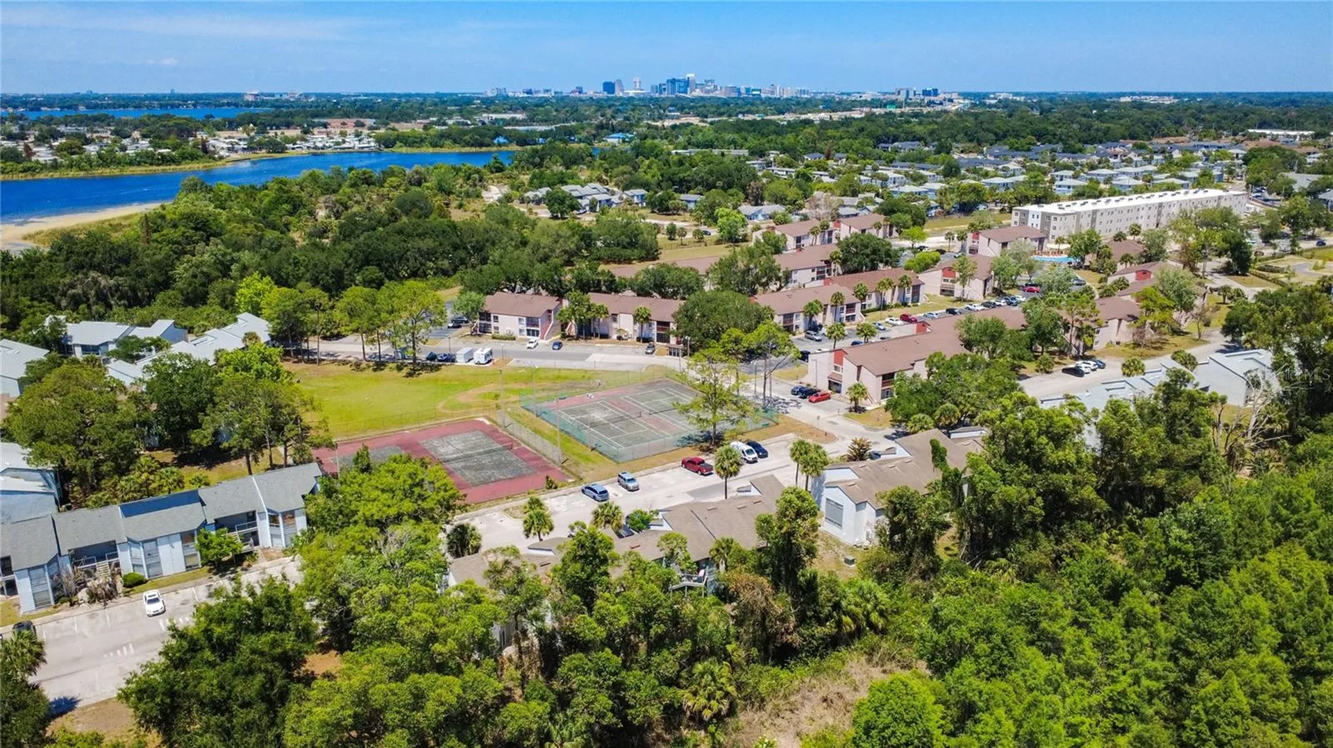 2636 Lemon Tree Lane Orlando FL 32839
