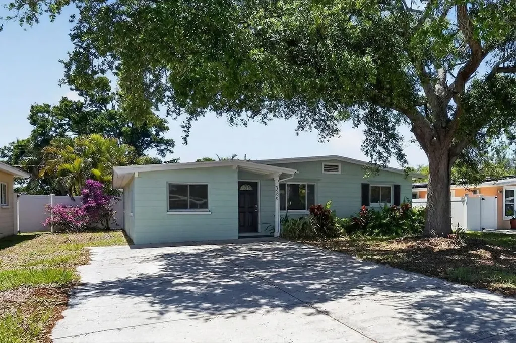 3300 Kingston Street N St Petersburg FL 33713