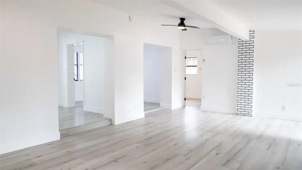 15 N Saturn Avenue Clearwater FL 33755