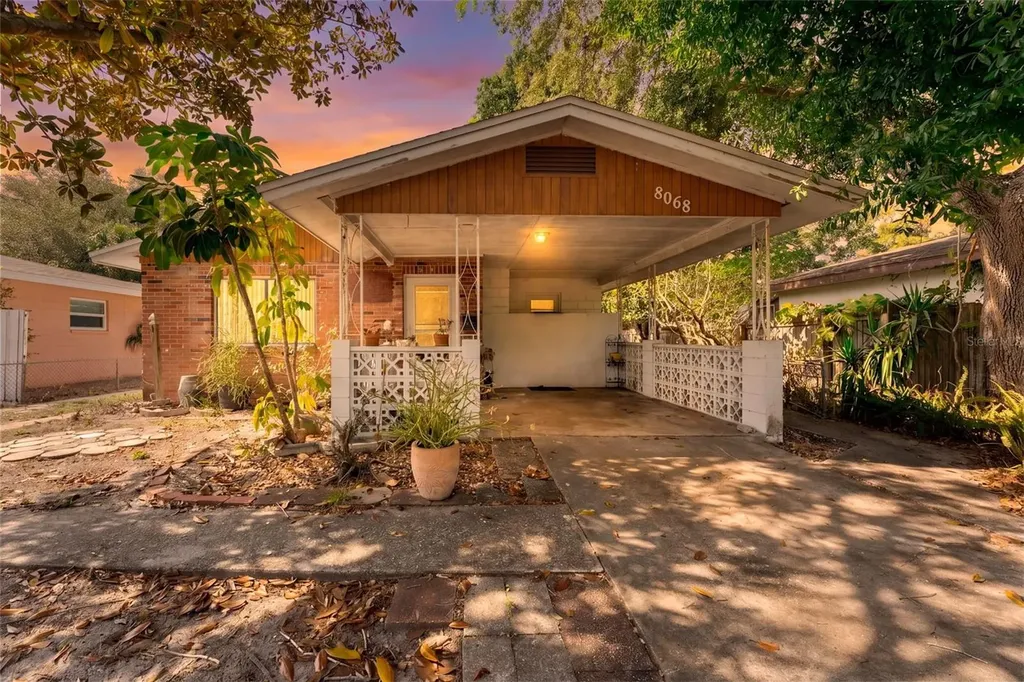 8068 30th Avenue N St Petersburg FL 33710