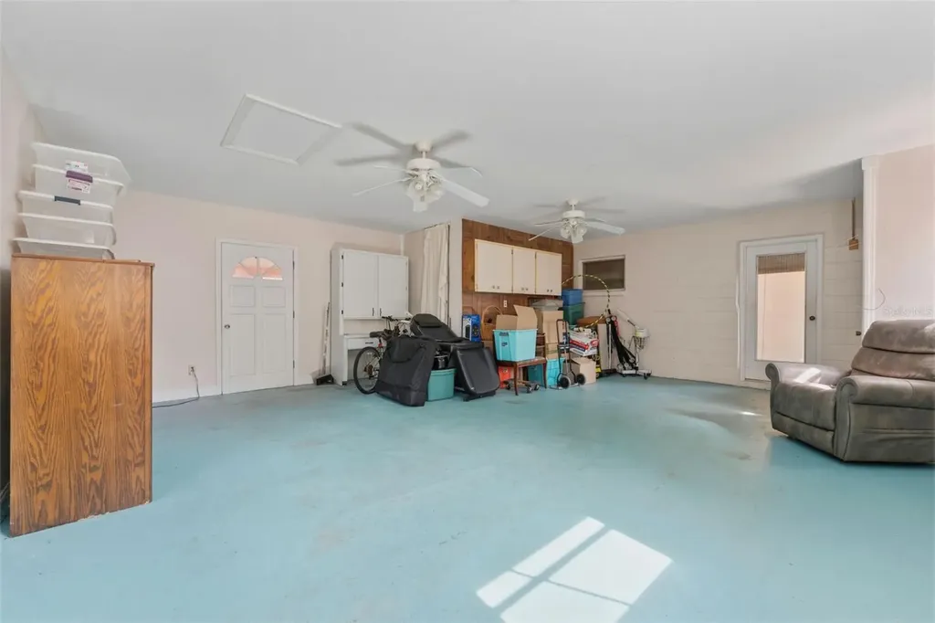 8068 30th Avenue N St Petersburg FL 33710