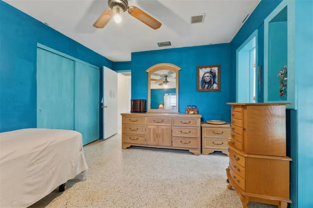 8068 30th Avenue N St Petersburg FL 33710
