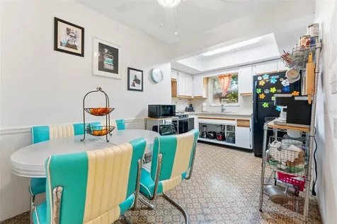 8068 30th Avenue N St Petersburg FL 33710