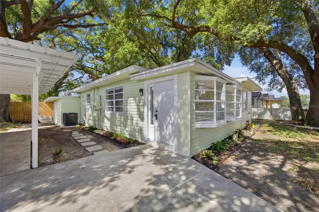 714 E 137th Avenue Tampa FL 33613