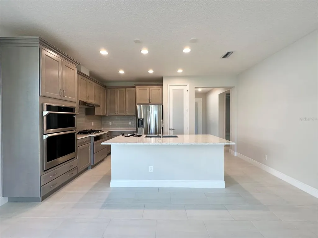 10716 Klee Avenue Bradenton FL 34212