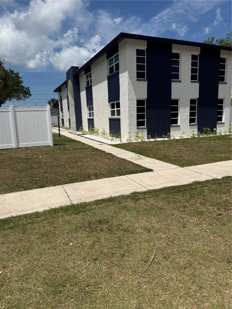439 76th Avenue N St Petersburg FL 33702