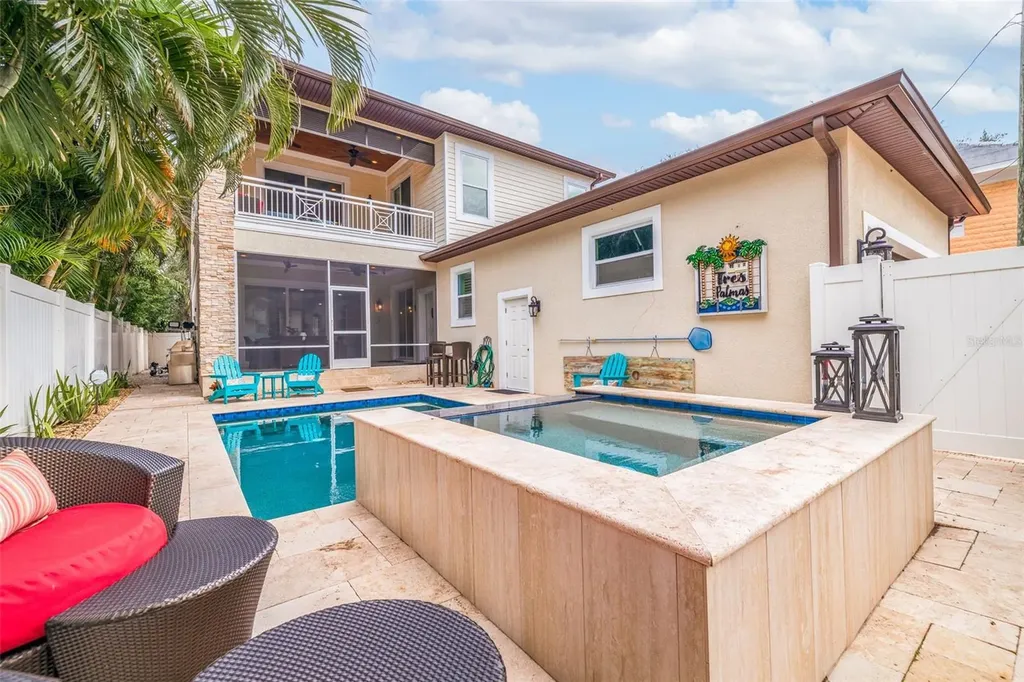 310 8th Avenue N St Petersburg FL 33701