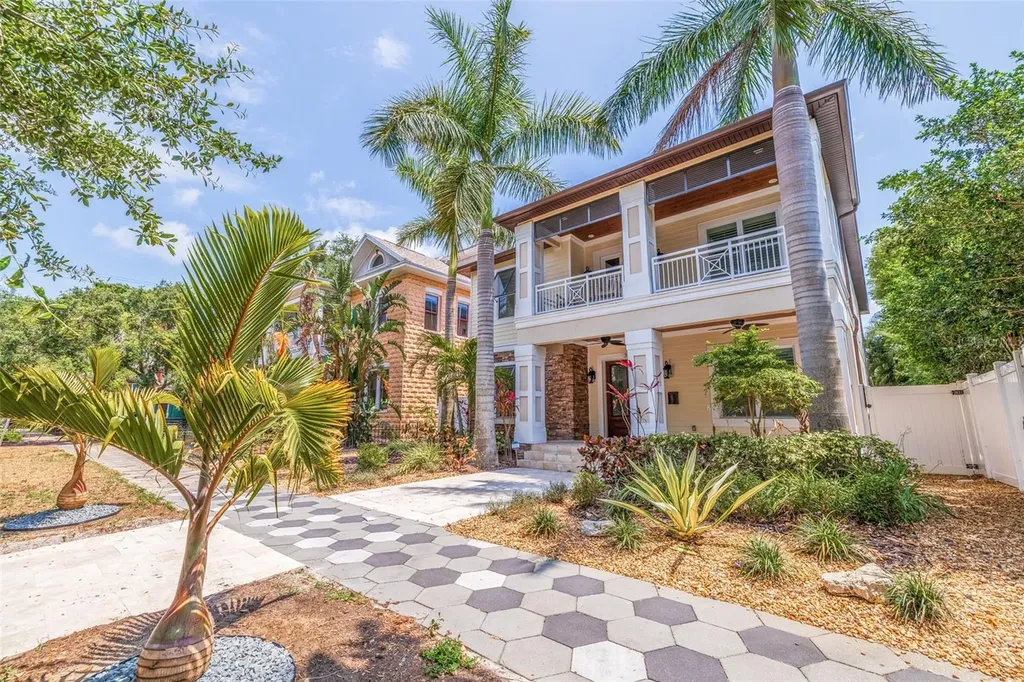 310 8th Avenue N St Petersburg FL 33701