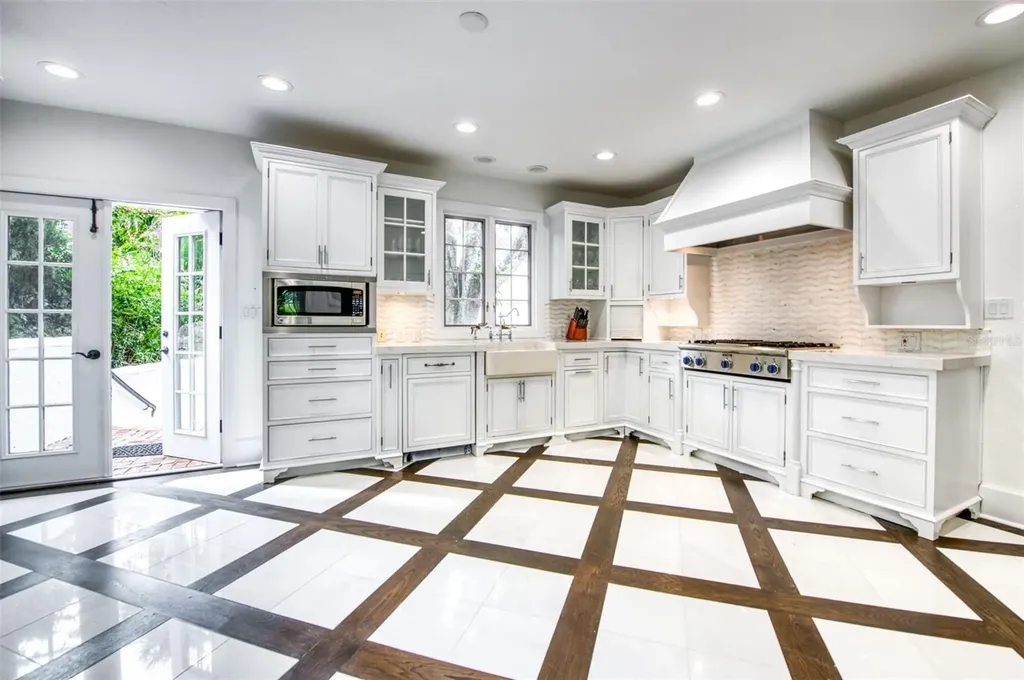 76 S Washington Drive Sarasota FL 34236