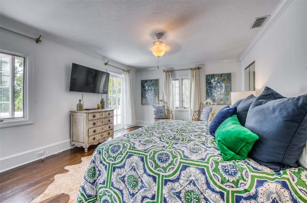 76 S Washington Drive Sarasota FL 34236