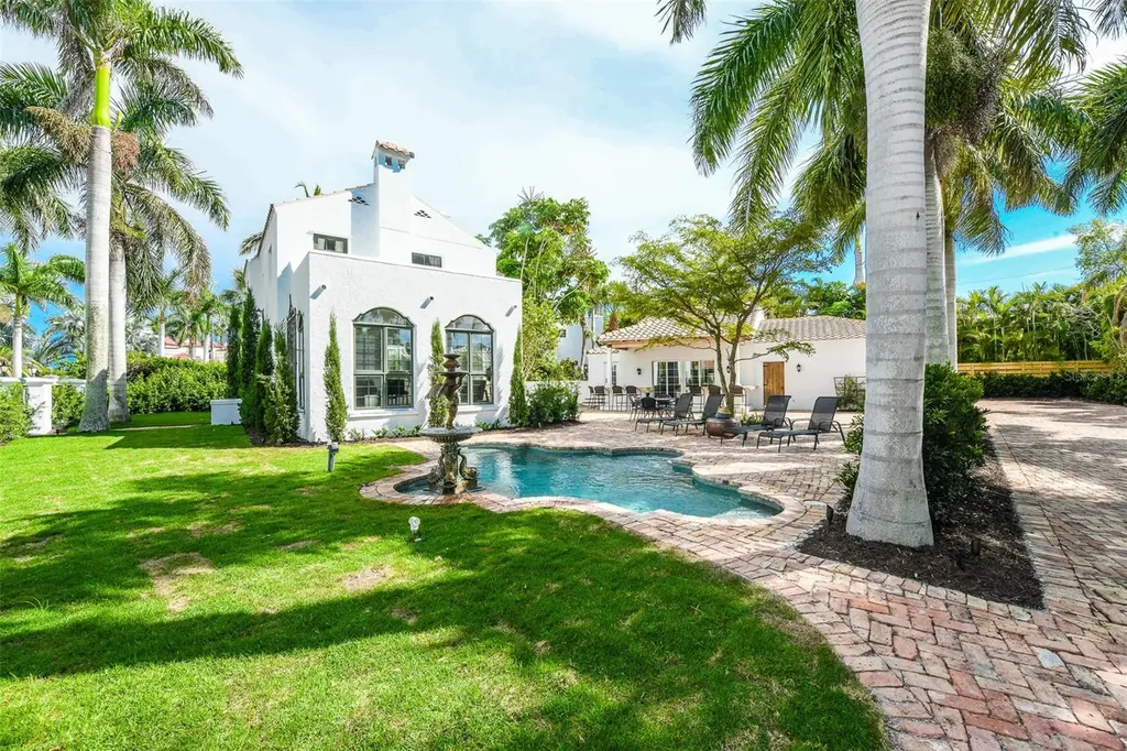 76 S Washington Drive Sarasota FL 34236