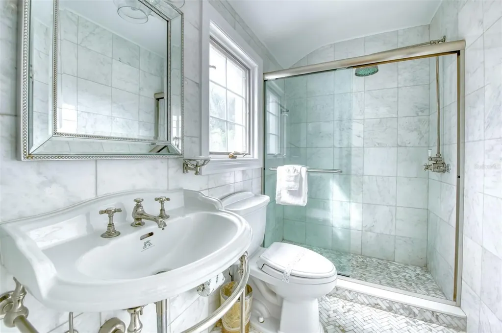 76 S Washington Drive Sarasota FL 34236