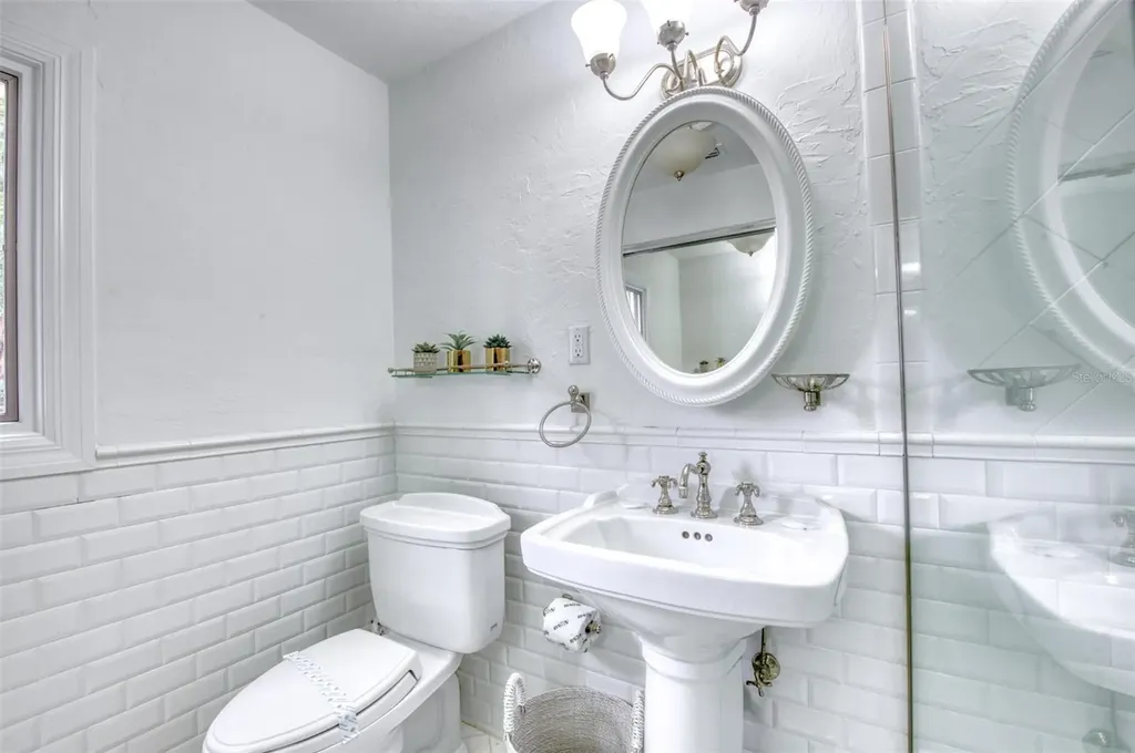76 S Washington Drive Sarasota FL 34236
