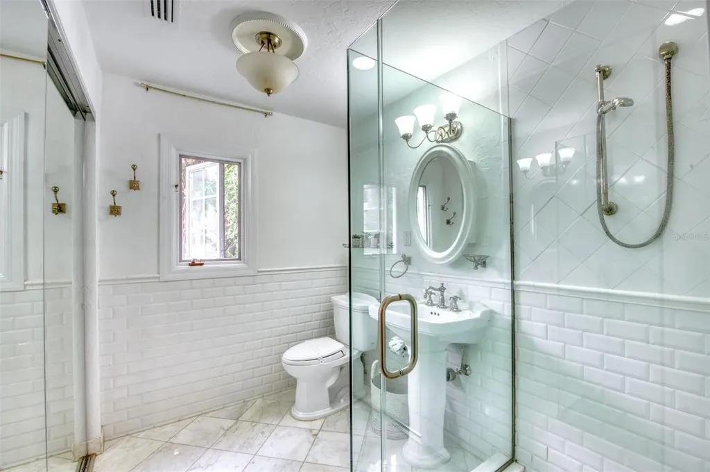 76 S Washington Drive Sarasota FL 34236