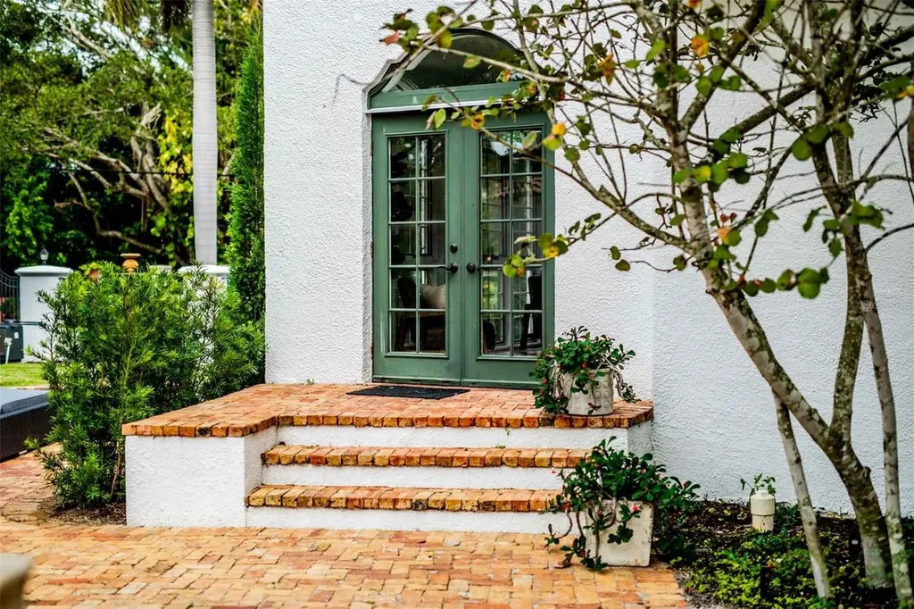 76 S Washington Drive Sarasota FL 34236
