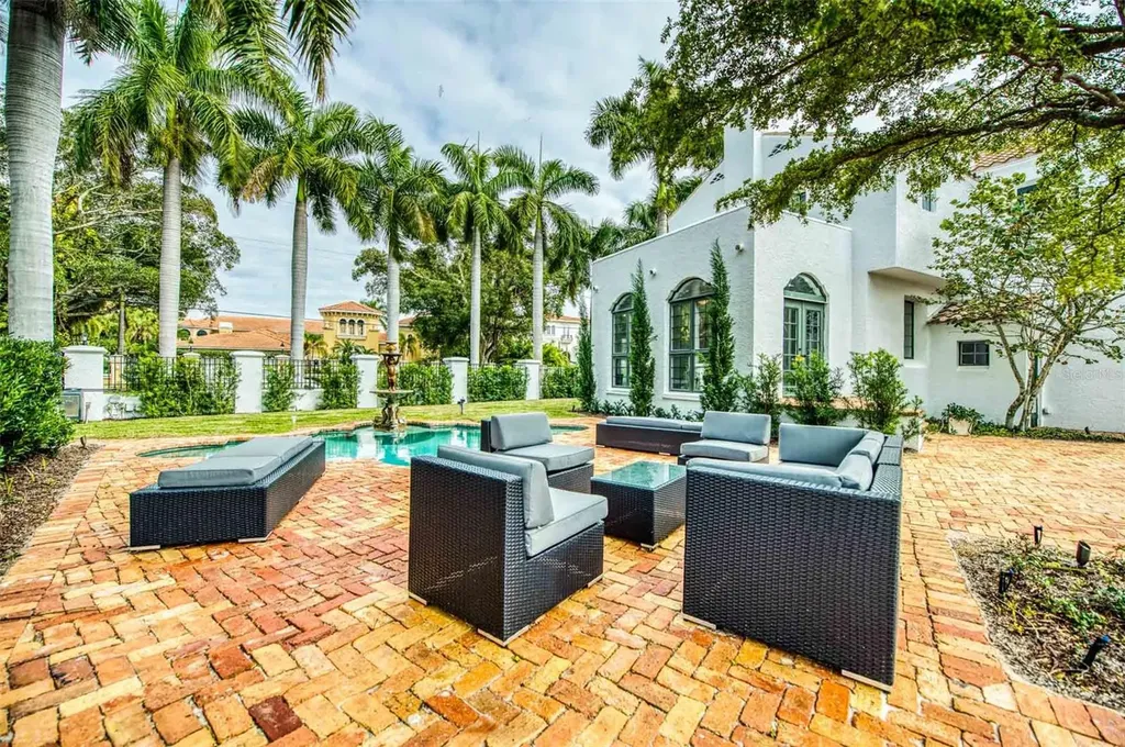 76 S Washington Drive Sarasota FL 34236