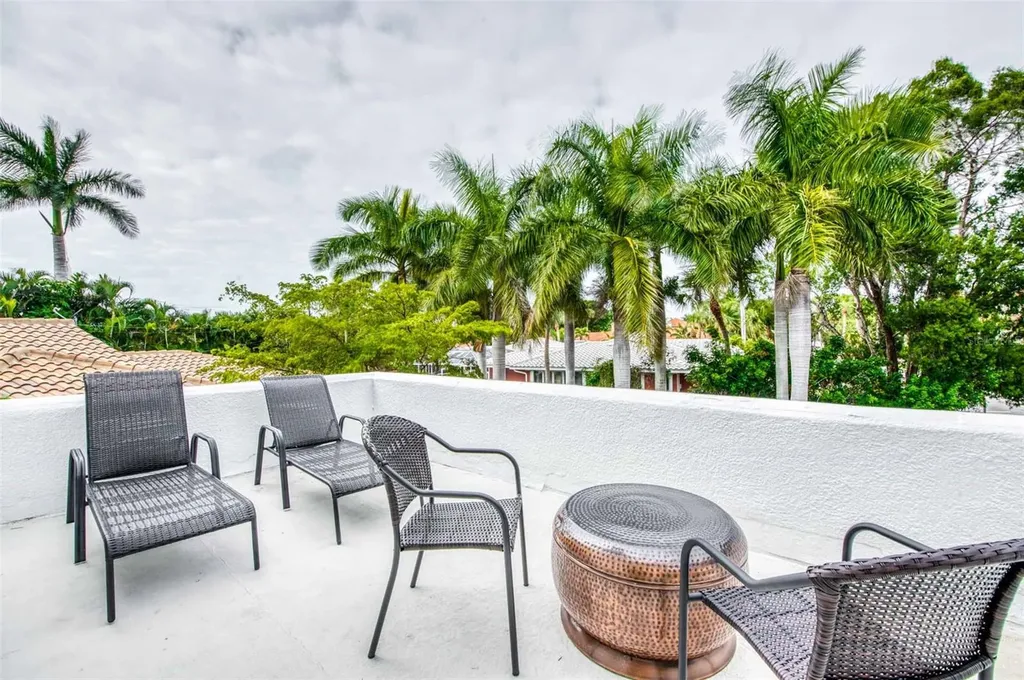 76 S Washington Drive Sarasota FL 34236