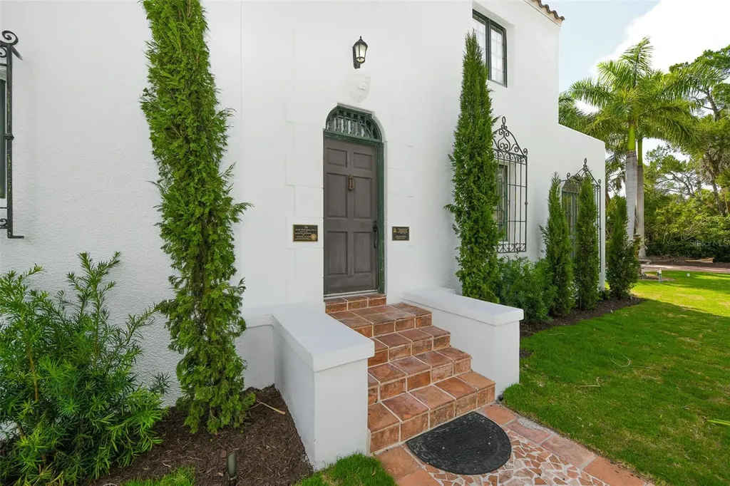 76 S Washington Drive Sarasota FL 34236