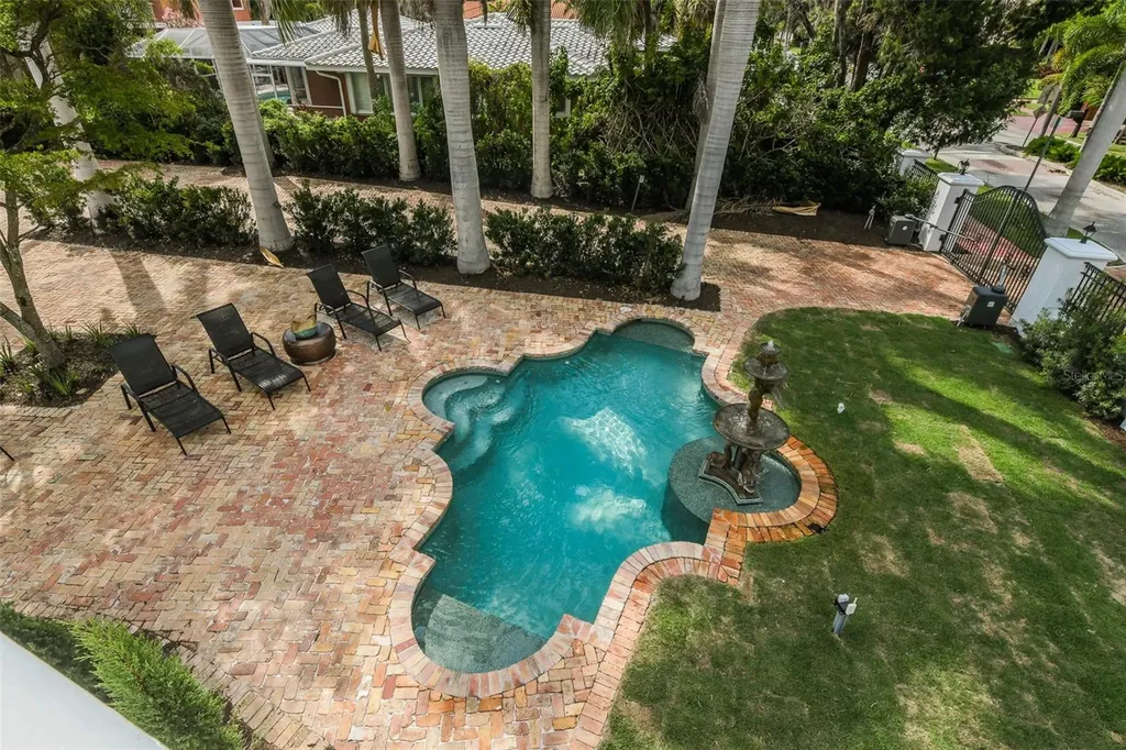 76 S Washington Drive Sarasota FL 34236