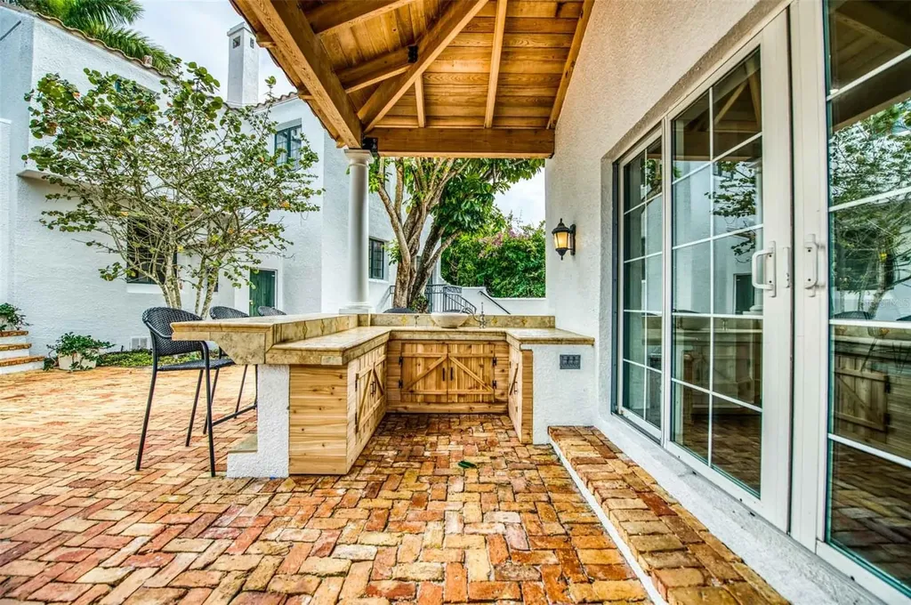 76 S Washington Drive Sarasota FL 34236