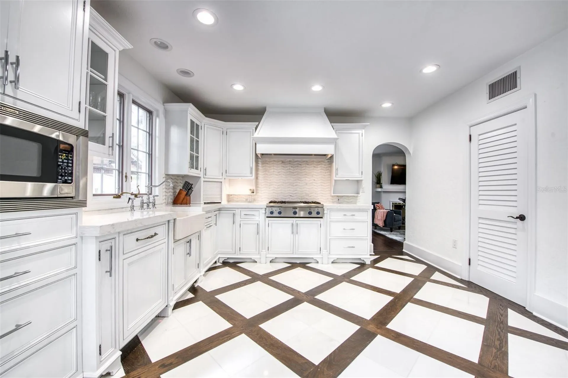 76 S Washington Drive Sarasota FL 34236