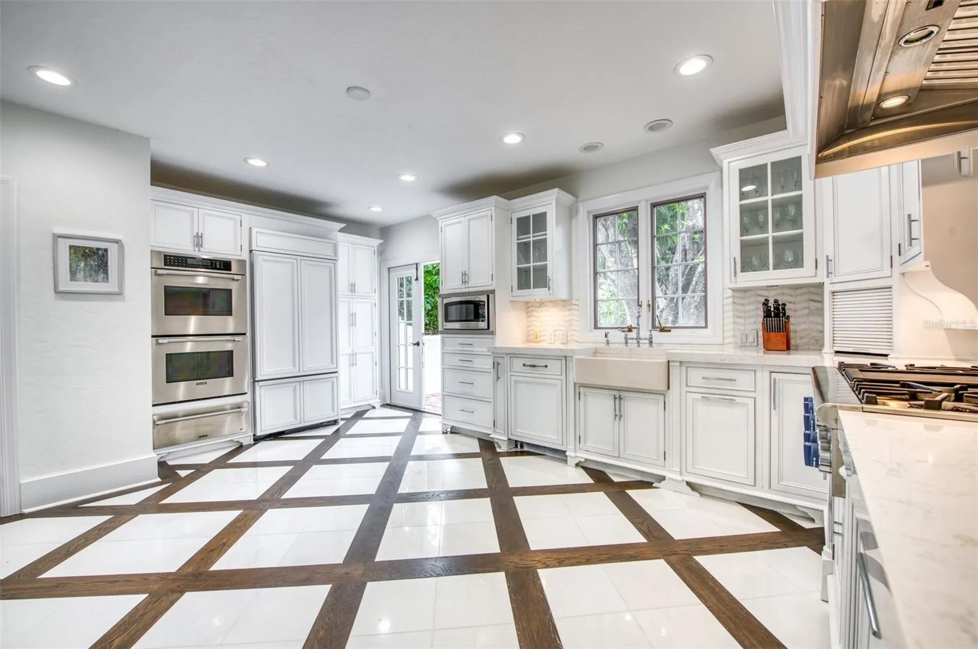 76 S Washington Drive Sarasota FL 34236