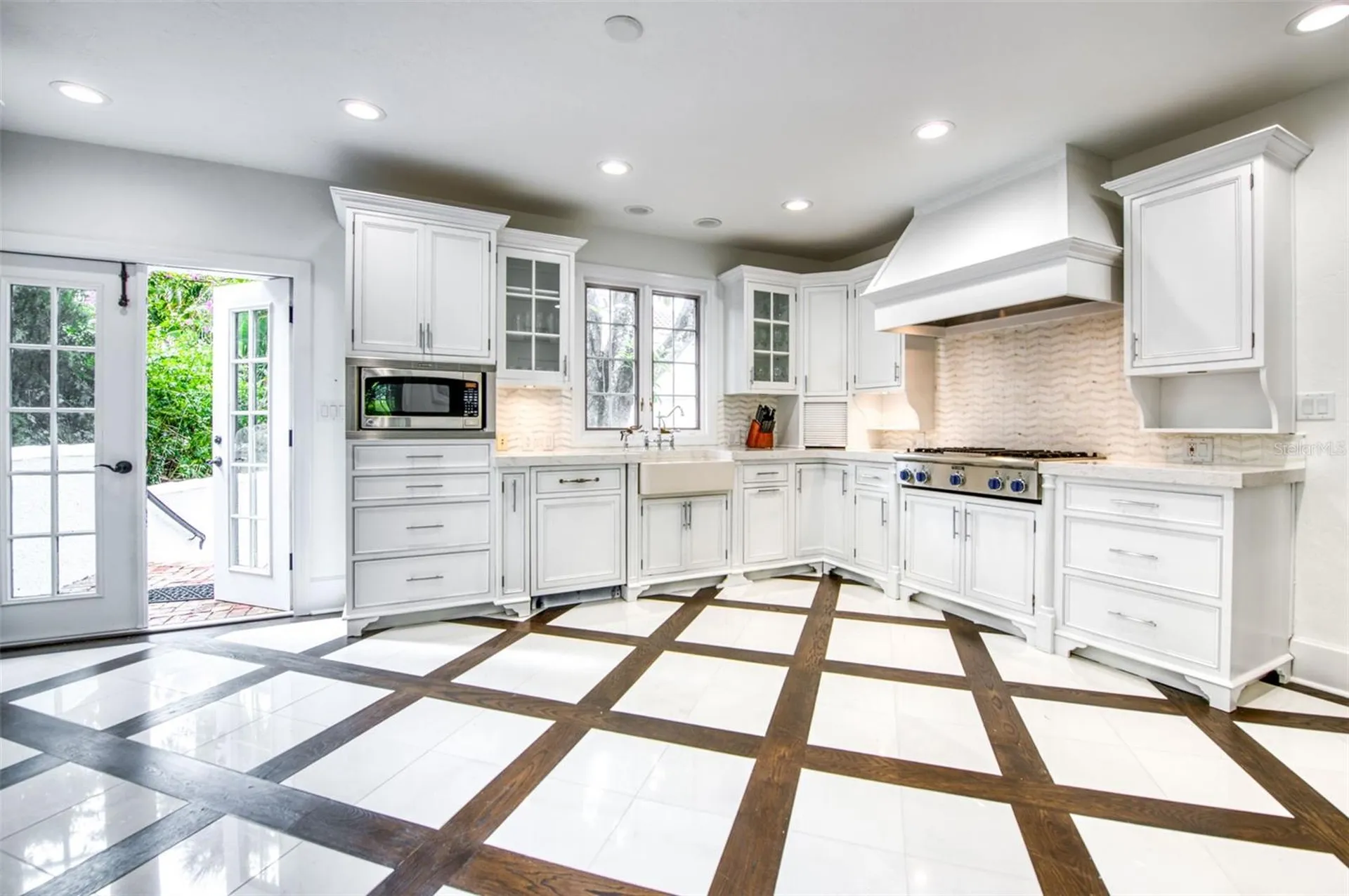 76 S Washington Drive Sarasota FL 34236
