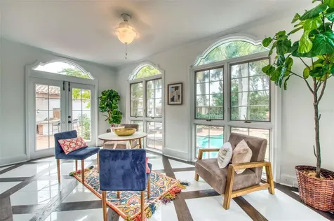 76 S Washington Drive Sarasota FL 34236