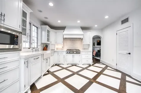 76 S Washington Drive Sarasota FL 34236