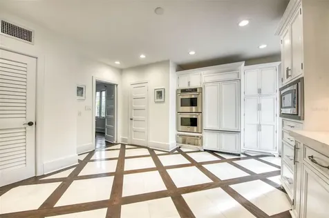76 S Washington Drive Sarasota FL 34236
