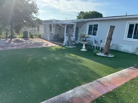 131 E 39th Street Hialeah FL 33013