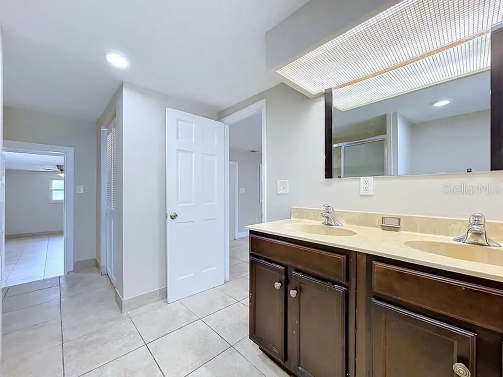 7018 54th Avenue N St Petersburg FL 33709