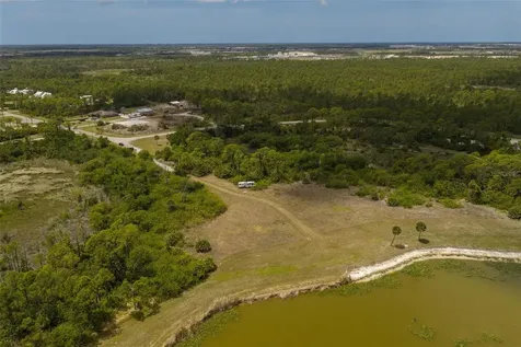 Falcon Court Venice FL 34293