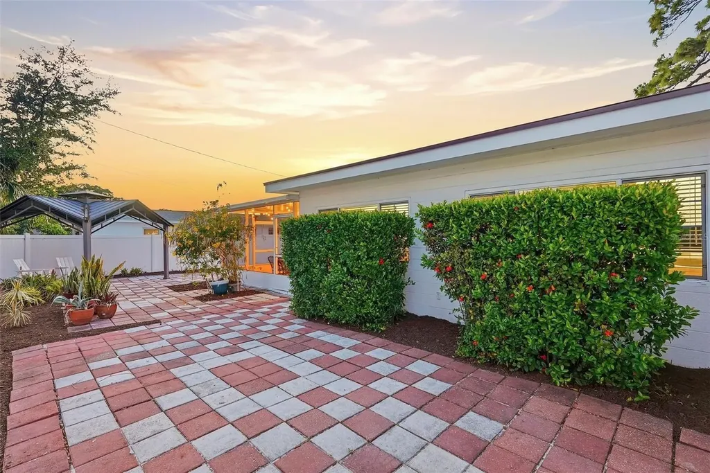 6801 Pinellas Point Drive S St Petersburg FL 33712