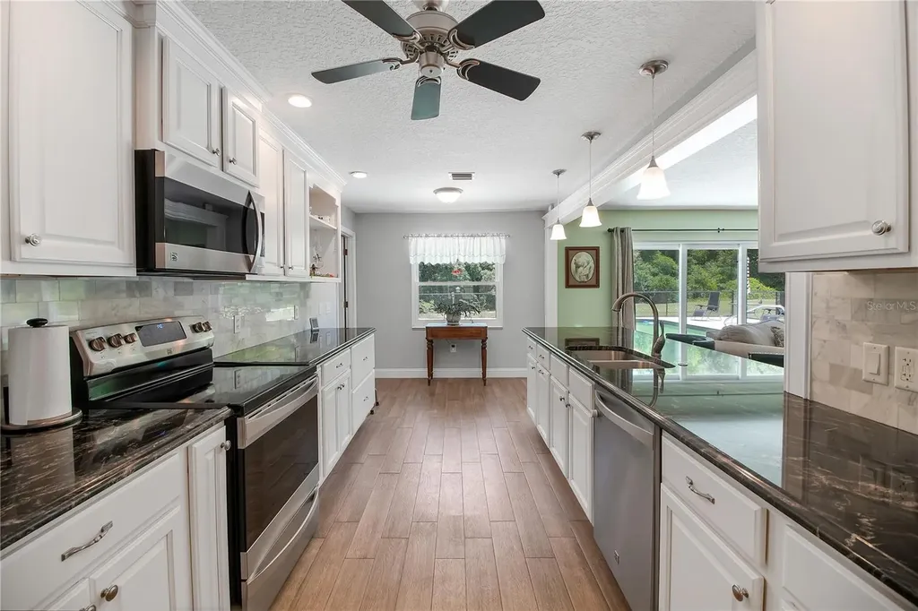 17373 SE 130th Avenue Weirsdale FL 32195