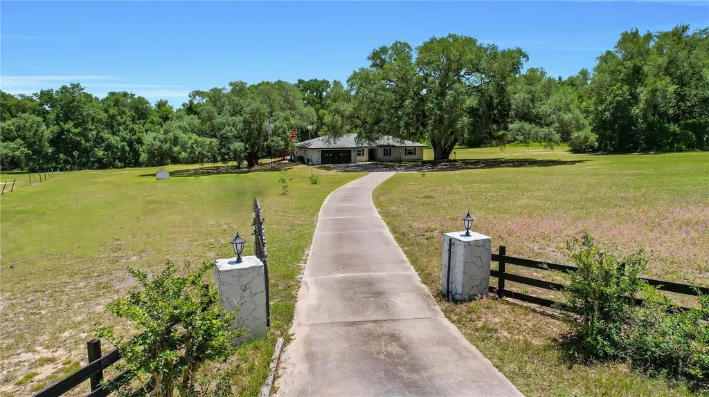 17373 SE 130th Avenue Weirsdale FL 32195