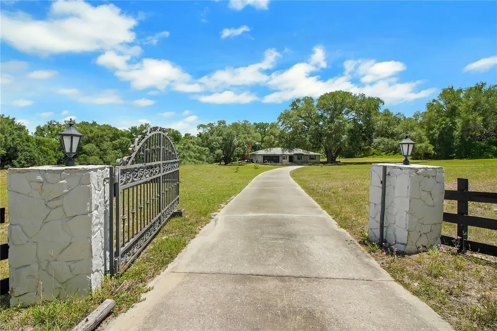 17373 SE 130th Avenue Weirsdale FL 32195