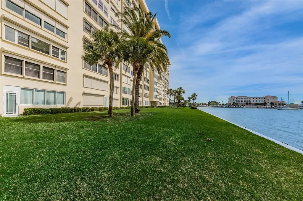4525 Cove Circle St Petersburg FL 33708