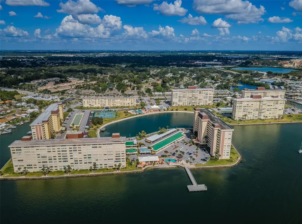 4525 Cove Circle St Petersburg FL 33708
