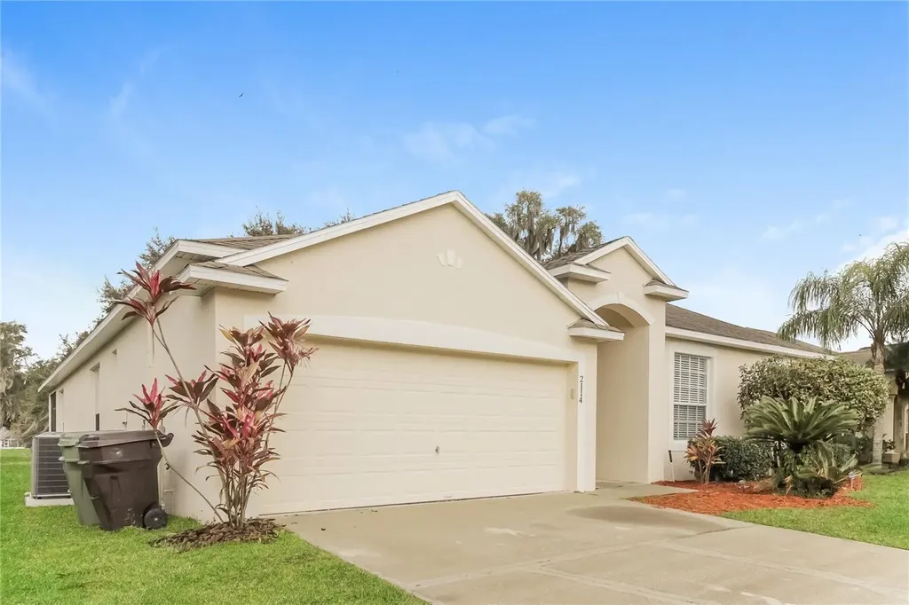 2114 The Oaks Boulevard Kissimmee FL 34746