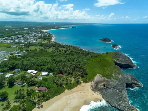 Carr 681 Km 4.5 Bo.islote Arecibo PR 00613