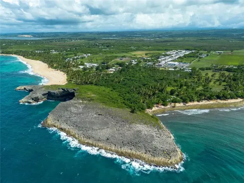 Carr 681 Km 4.5 Bo.islote Arecibo PR 00613