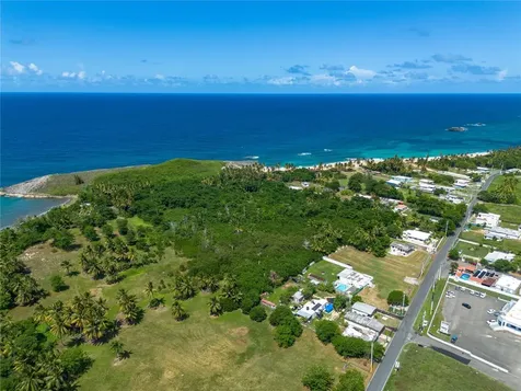 Carr 681 Km 4.5 Bo.islote Arecibo PR 00613
