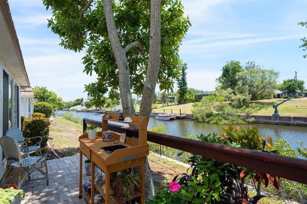 2330 Riverbluff Parkway Sarasota FL 34231