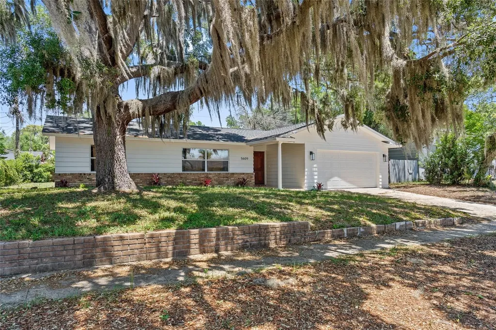 5609 Valley Oak Road Orlando FL 32808