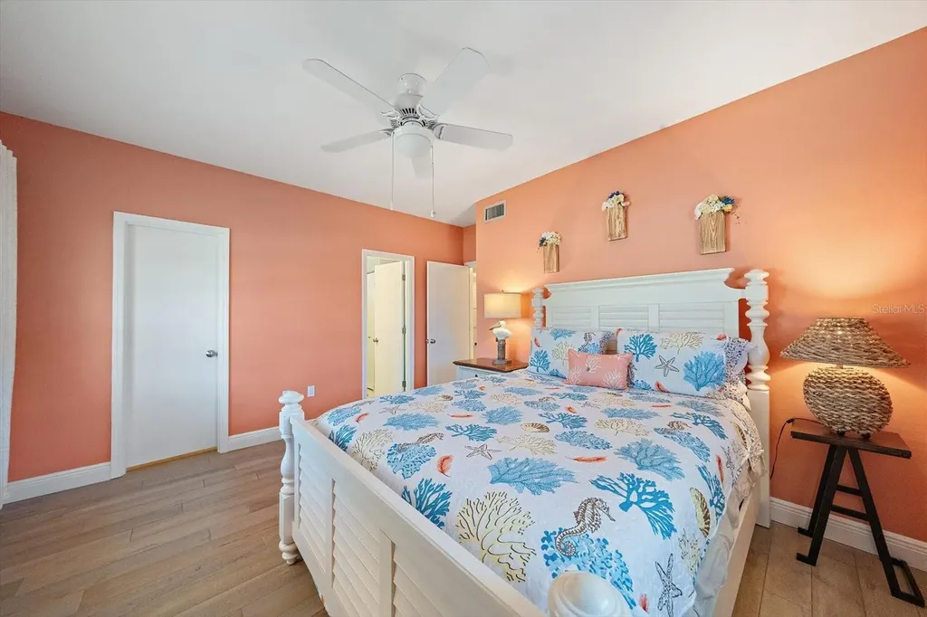 5869 Tidewood Avenue Sarasota FL 34231