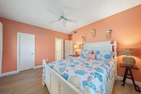 5869 Tidewood Avenue Sarasota FL 34231