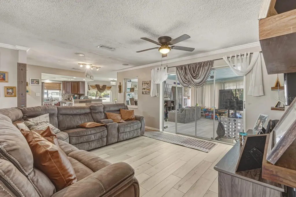 1387 S Disston Avenue Tarpon Springs FL 34689