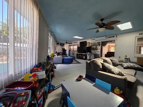 1387 S Disston Avenue Tarpon Springs FL 34689