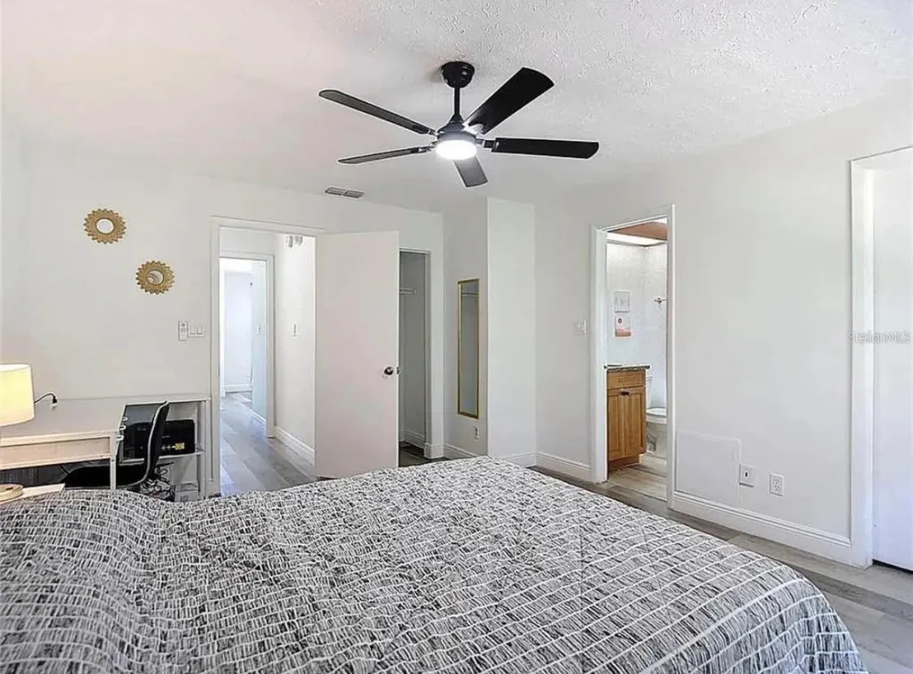 10131 Lake Oak Circle Tampa FL 33624